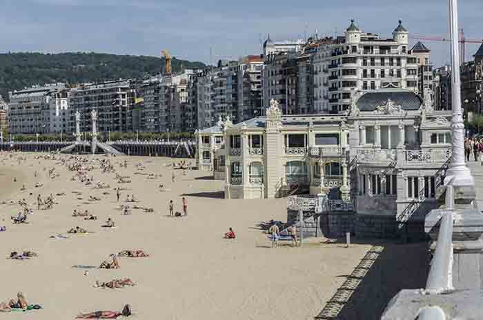 Guipúzcoa - San Sebastián 043 - bahía de La Concha y playa de La Concha.jpg